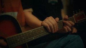 ขอฟังอีกครั้งเพลงรักของเธอ kép