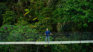 Eugene Levy, a kedvetlen utazó 1. évad Ep.2 Costa Rica