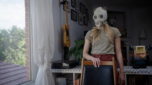 Julie's Fine, Everything's Fine 1. évad Ep.9 9. epizód