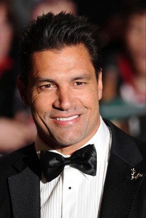Manu Bennett profil kép