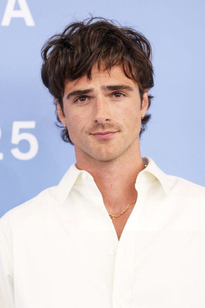 Jacob Elordi profil kép