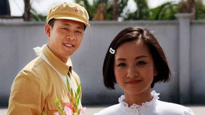 枪声背后 kép