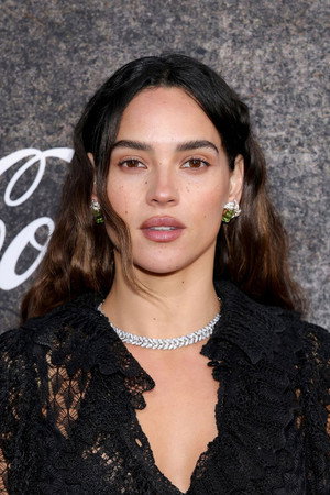 Adria Arjona profil kép