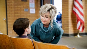Az ifjú Sheldon 1. évad Ep.19 Gluonok, a guacamole és a lila szín
