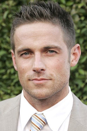 Dylan Bruce profil kép