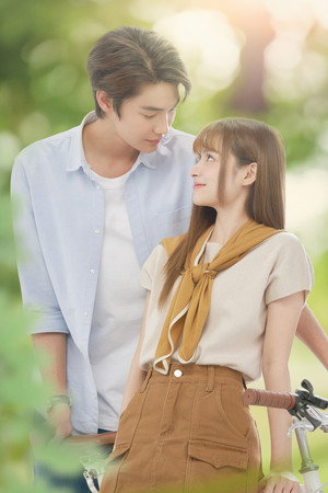 เพราะเธอคือรักแรก poszter