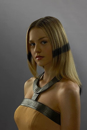 Isabelle Cornish profil kép