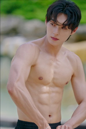 나는 최애를 고르는 중입니다 poszter