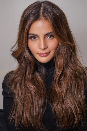 Lovi Poe profil kép