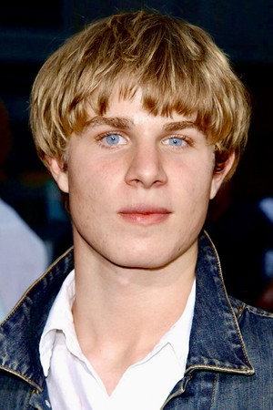 Brady Corbet profil kép