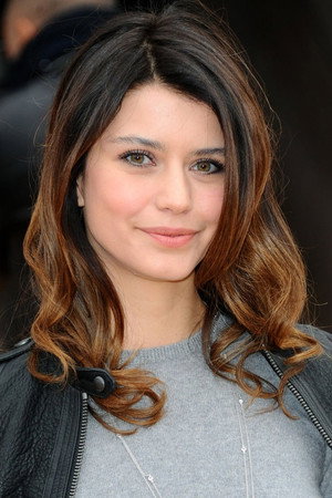 Beren Saat profil kép