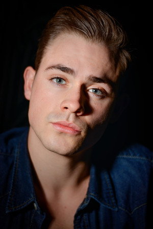 Dacre Montgomery profil kép
