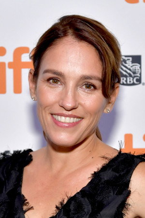 Amy Jo Johnson profil kép