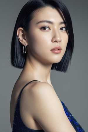 三吉彩花 profil kép