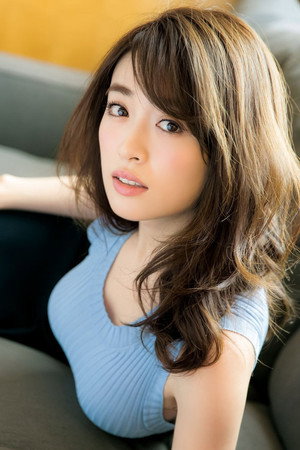 泉里香 profil kép