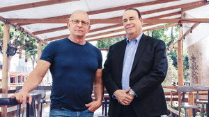 Restaurant Rivals: Irvine vs. Taffer kép