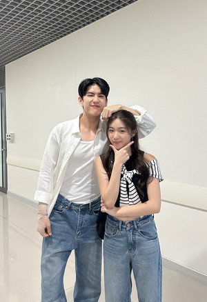 ทำนายทายทัพ poszter