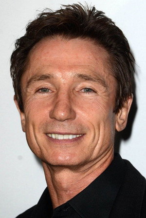Dominic Keating profil kép
