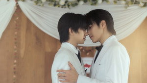 ที่สามของเธอ kép