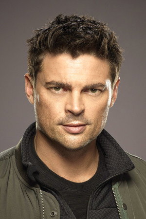 Karl Urban profil kép