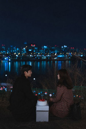 어느 날 우리 집 현관으로 멸망이 들어왔다 poszter