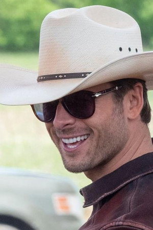 Glen Powell profil kép