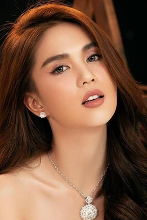 Ngọc Trinh profil kép