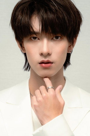 พูห์ กฤติน กิจจารุวรรณกุล profil kép