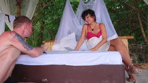 Honeymoon – líbánky k nepřežití 1. évad Ep.45 45. epizód