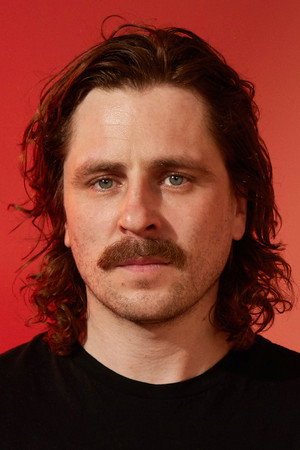 Sverrir Gudnason profil kép