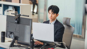 내일도 출근! kép
