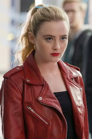 Kathryn Newton profil kép
