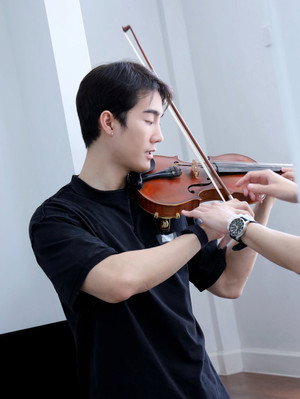 ความลับในบทเพลงที่บรรเลงไม่รู้จบ poszter