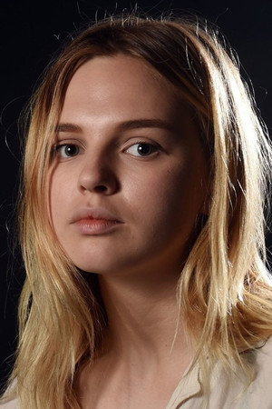 Odessa Young profil kép