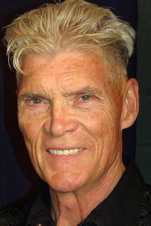 Everett McGill profil kép