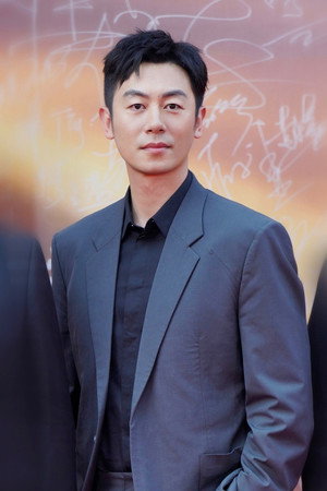 朱亚文 profil kép