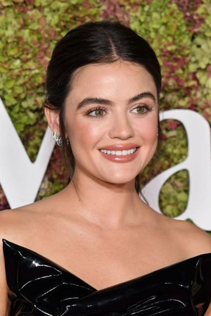 Lucy Hale profil kép