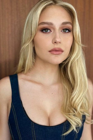 Alyvia Alyn Lind profil kép