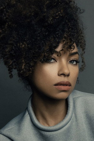 Logan Browning profil kép