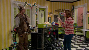 The Haunted Hathaways 1. évad Ep.24 24. epizód