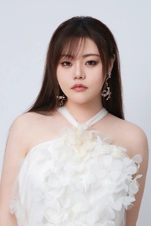 杨默依