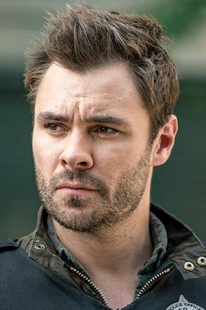 Patrick John Flueger profil kép