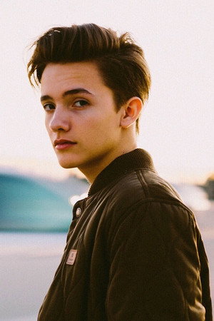Noah Urrea profil kép