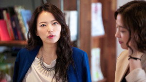출중한 여자 kép