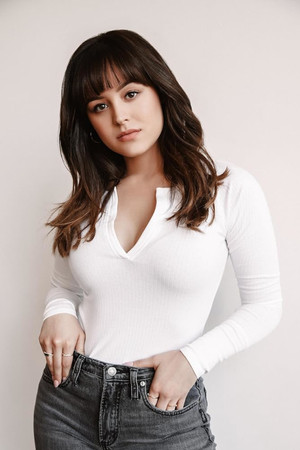 Hayley Orrantia profil kép