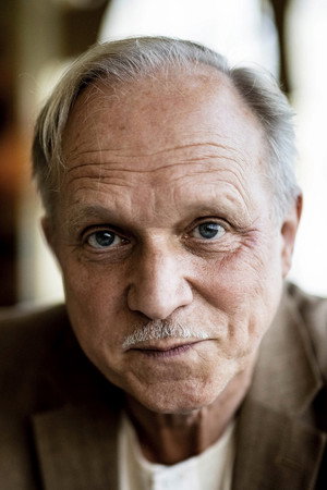 Ulrich Tukur profil kép