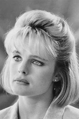 Erika Eleniak profil kép