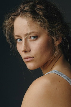 Henessi Schmidt profil kép