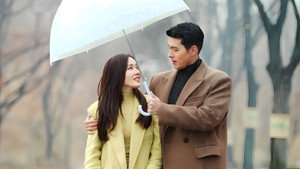 A szerelem siklóernyőn érkezik kép