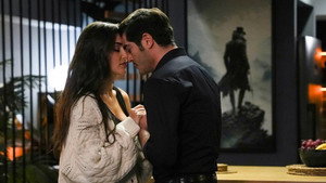 Bambaşka Biri 1. évad Ep.8 8. epizód